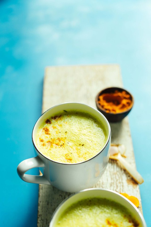 CREAMY-Golden-Milk-Latte-in-5-minutes-Anti-inflammatory-healthy-digestion-SO-delicious-vegan-glutenfree-healthy-goldenmilk-turmeric-latte